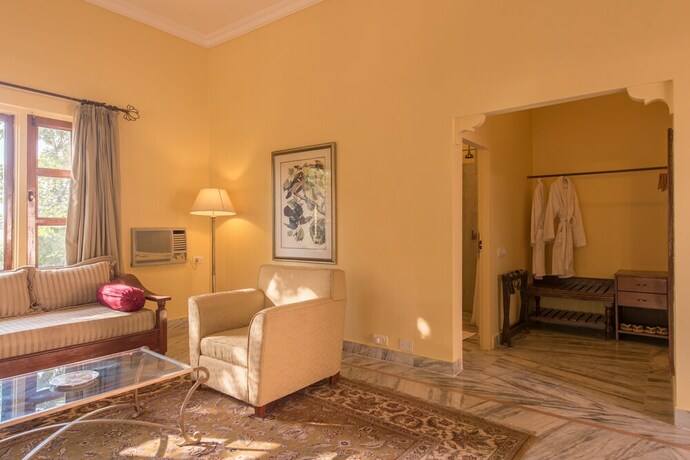 Imagen de la habitación del Hotel Dev Vilas. Foto 36