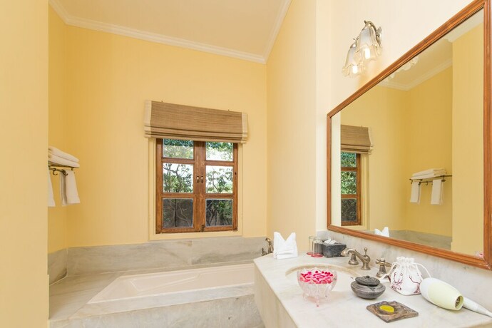 Imagen de los exteriores del Hotel Dev Vilas. Foto 39