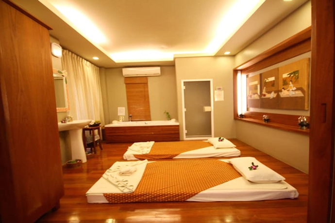 Imagen de la piscina del Hotel Deva Beach Resort Samui. Foto 15