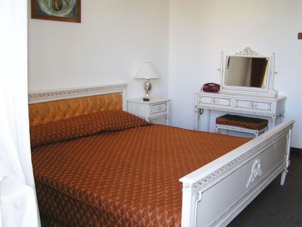 Imagen de la habitación del Hotel Deva. Foto 8