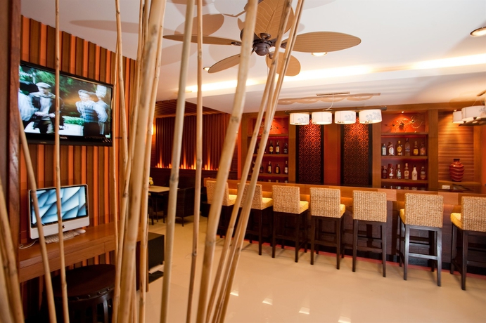 Imagen de los interiores del Hotel Deva Suites Patong. Foto 8