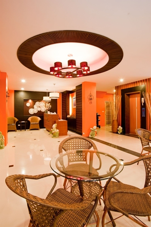 Imagen de los interiores del Hotel Deva Suites Patong. Foto 13