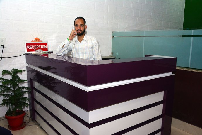 Imagen de los interiores del Hotel Devbhoomi Inn. Foto 17