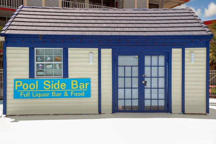 Imagen de los exteriores del Hotel Developer Inn Maingate, a Baymont by Wyndham. Foto 10