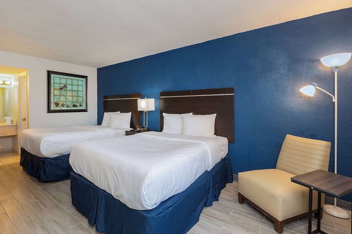 Imagen de la habitación del Hotel Developer Inn Orlando North, a Baymont by Wyndham. Foto 2