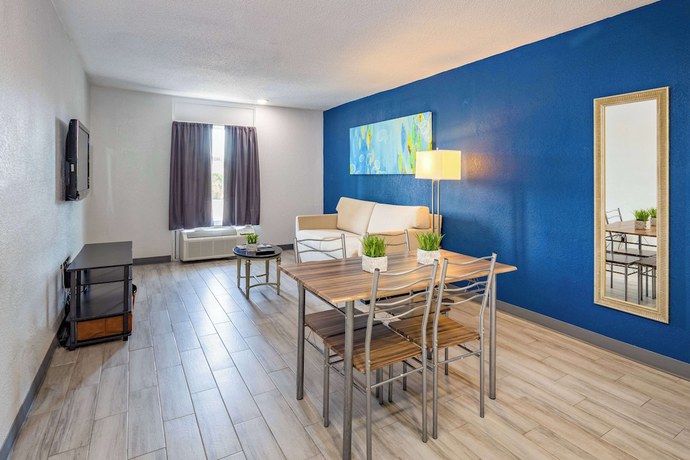 Imagen de la habitación del Hotel Developer Inn Orlando North, a Baymont by Wyndham. Foto 10