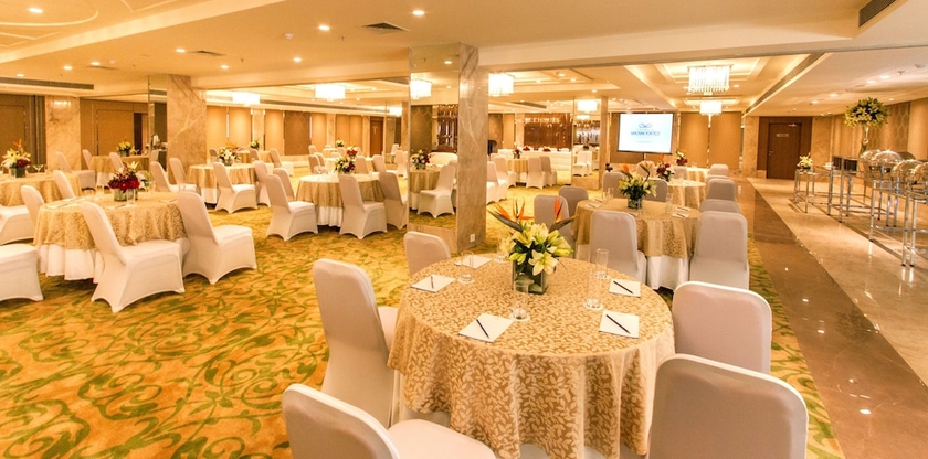 Imagen de los interiores del Hotel Deventure Sarovar Portico Kapashera, New Delhi. Foto 13