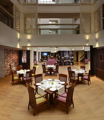 Imagen del bar/restaurante del Hotel Deventure Sarovar Portico Kapashera, New Delhi. Foto 2