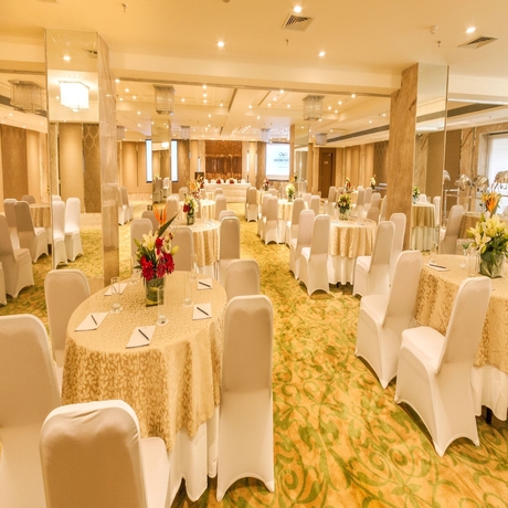 Imagen de los interiores del Hotel Deventure Sarovar Portico Kapashera, New Delhi. Foto 17