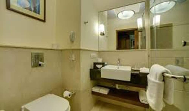 Imagen de la habitación del Hotel Deventure Sarovar Portico Kapashera, New Delhi. Foto 11