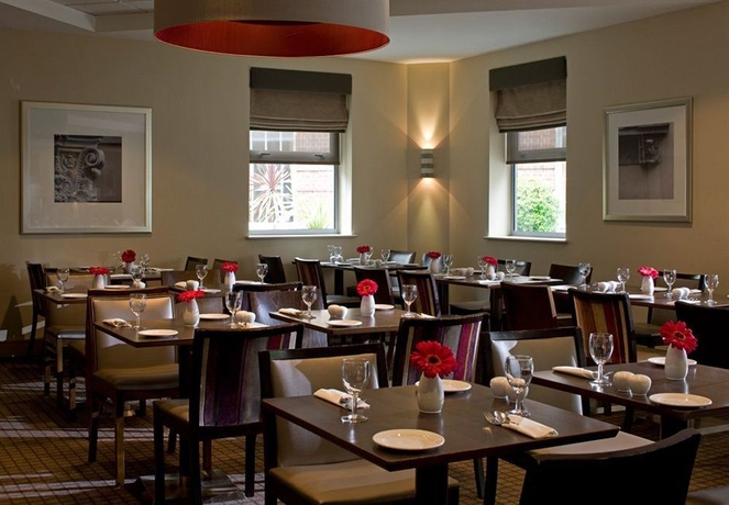 Imagen del bar/restaurante del Hotel Devere Venues Devonport House. Foto 4