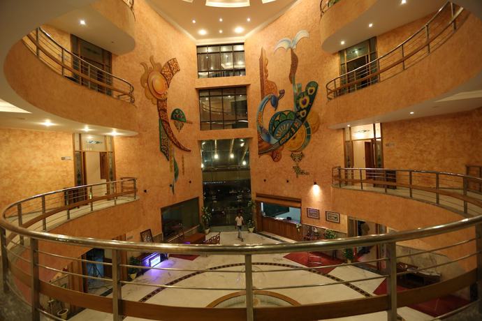 Imagen de los interiores del Hotel Devi Grand. Foto 16