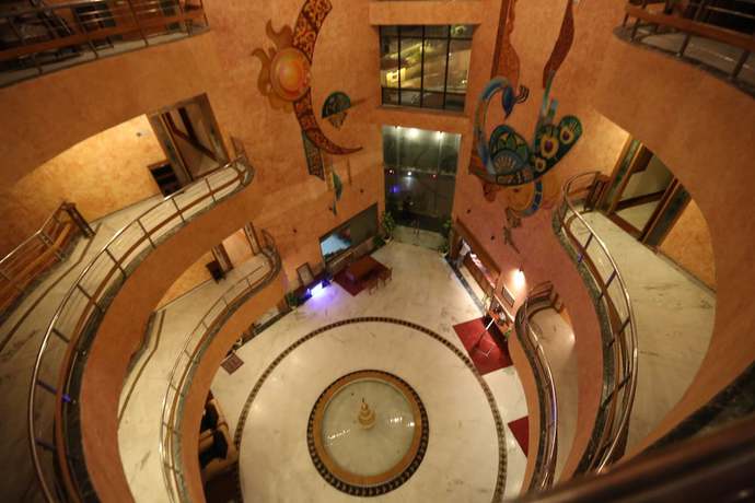 Imagen de los interiores del Hotel Devi Grand. Foto 17