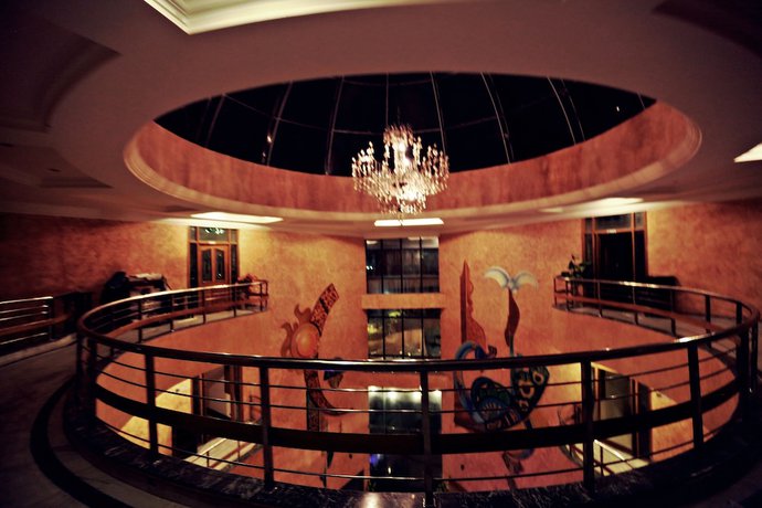 Imagen de los interiores del Hotel Devi Grand. Foto 18