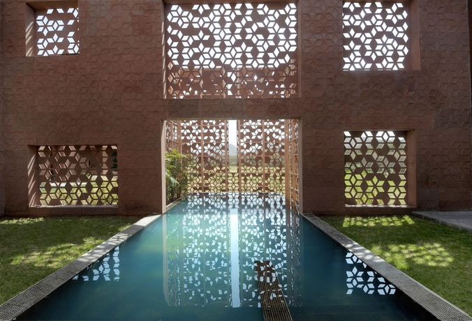 Imagen de la piscina del Hotel Devi Ratn, Jaipur - Ihcl Seleqtions. Foto 15