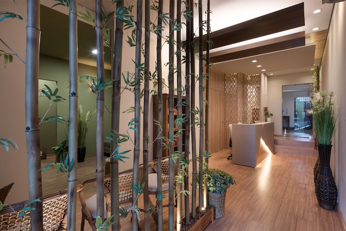 Imagen de la piscina del Hotel Deville Business Maringá. Foto 19