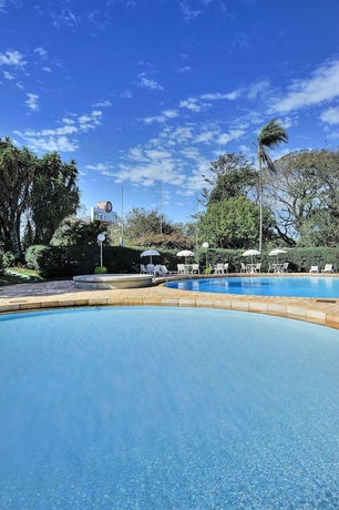 Imagen de la piscina del Hotel Deville Express Cascavel. Foto 19