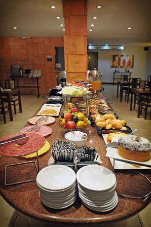 Imagen del bar/restaurante del Hotel Deville Express Cascavel. Foto 4