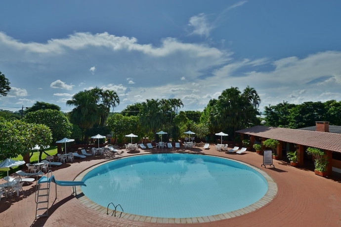 Imagen de la piscina del Hotel Deville Express Gua&iacute;ra. Foto 17