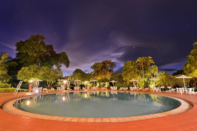 Imagen de la piscina del Hotel Deville Express Gua&iacute;ra. Foto 18