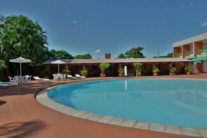 Imagen de la piscina del Hotel Deville Express Gua&iacute;ra. Foto 19