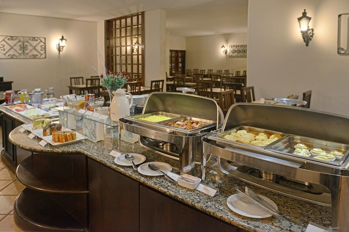 Imagen del bar/restaurante del Hotel Deville Express Gua&iacute;ra. Foto 8
