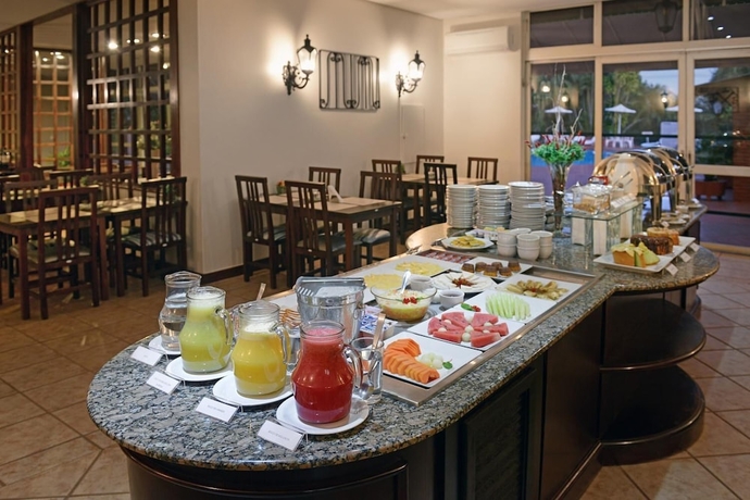 Imagen del bar/restaurante del Hotel Deville Express Gua&iacute;ra. Foto 9