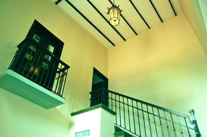 Imagen de la habitación del Hotel Deville. Foto 5