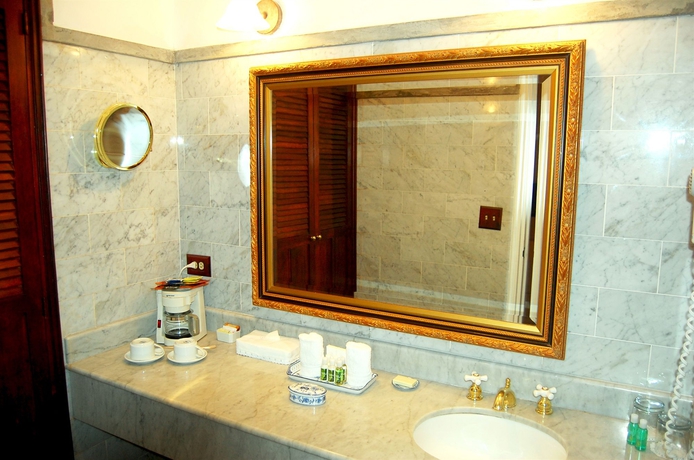 Imagen de la habitación del Hotel Deville. Foto 8