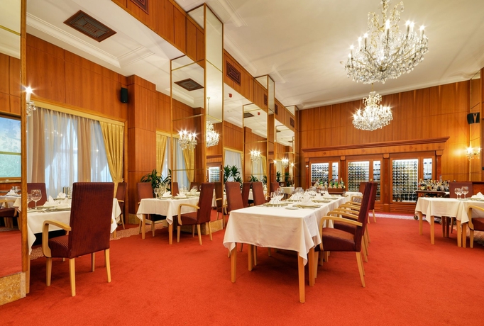 Imagen del bar/restaurante del Hotel Devin. Foto 3