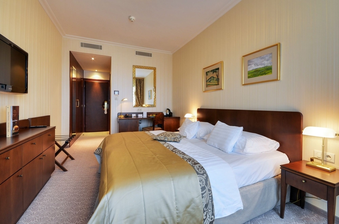 Imagen de la habitación del Hotel Devin. Foto 9