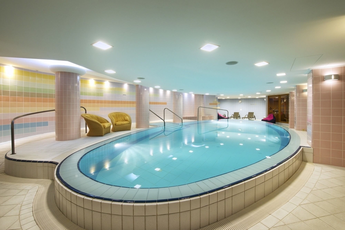 Imagen de la piscina del Hotel Devin. Foto 16