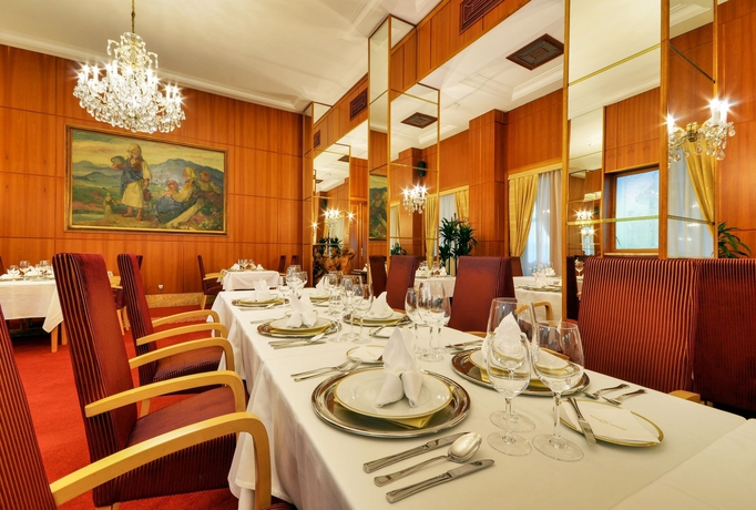 Imagen del bar/restaurante del Hotel Devin. Foto 5