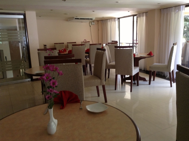 Imagen del bar/restaurante del Hotel Devon, Kandy. Foto 4