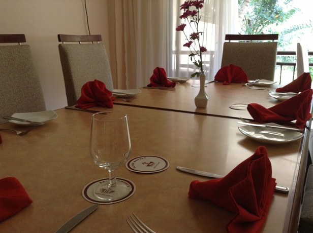 Imagen del bar/restaurante del Hotel Devon, Kandy. Foto 5