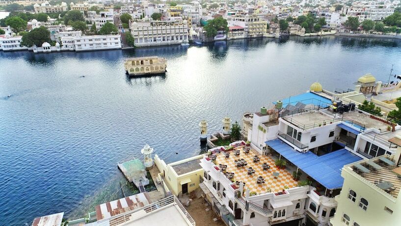 Imagen general del Hotel Devraj Niwas On Lake Pichola Udaipur. Foto 10