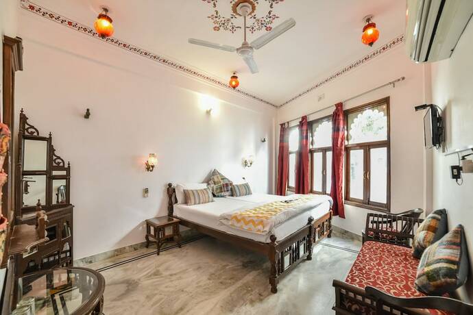 Imagen general del Hotel Devraj Niwas On Lake Pichola Udaipur. Foto 11
