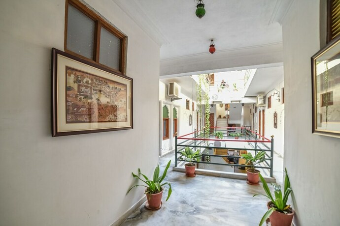 Imagen de los interiores del Hotel Devraj Niwas On Lake Pichola Udaipur. Foto 31