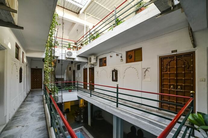 Imagen de los interiores del Hotel Devraj Niwas On Lake Pichola Udaipur. Foto 33