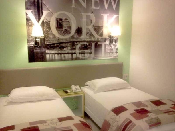 Imagen de la habitación del Hotel Dewarna Zainul Arifin Malang. Foto 8