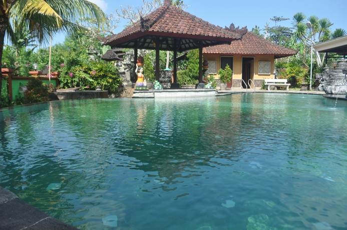 Imagen de la piscina del Hotel Dewi Sinta and Restaurant. Foto 16