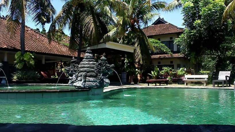 Imagen de la piscina del Hotel Dewi Sinta and Restaurant. Foto 18