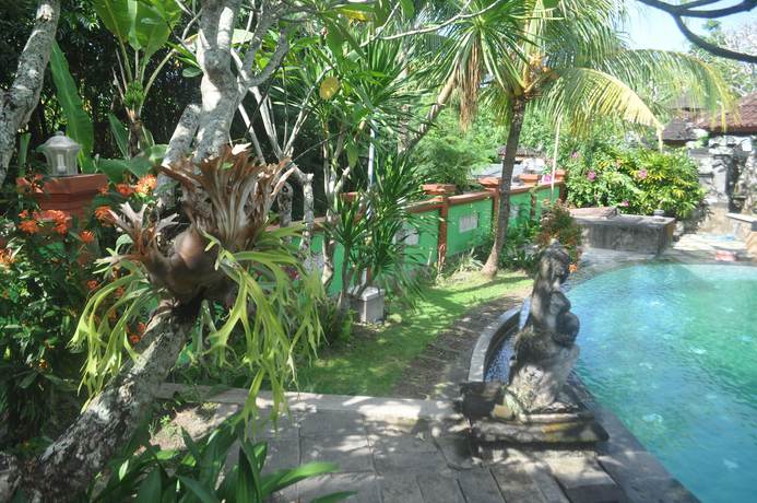 Imagen de la piscina del Hotel Dewi Sinta and Restaurant. Foto 20