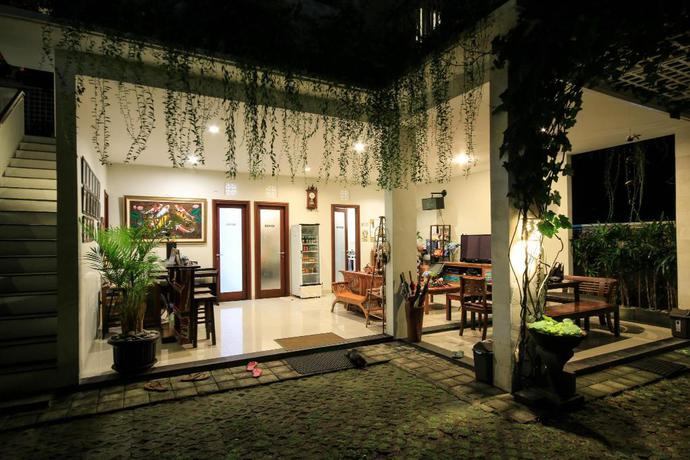 Imagen de los interiores del Hotel Dewi Villa Hotel. Foto 9