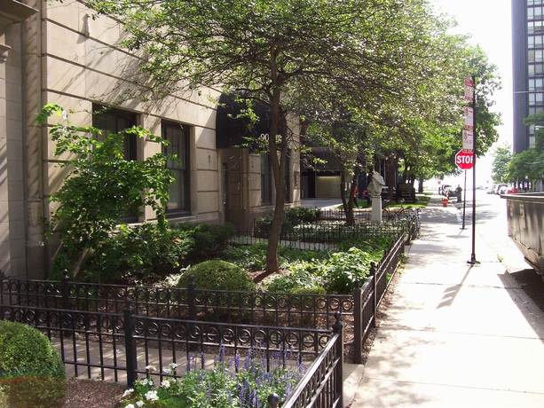 Imagen de los exteriores del Hotel Dewitt Hotel and Suites. Foto 7