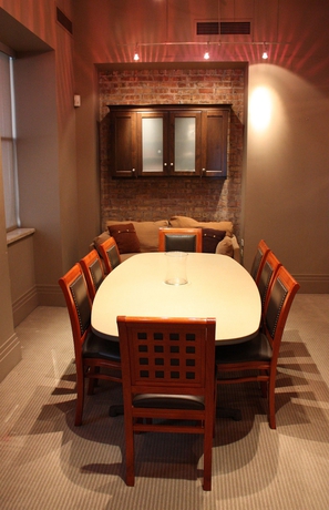 Imagen de los interiores del Hotel Dewitt Hotel and Suites. Foto 16
