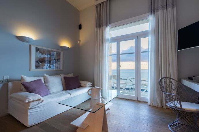 Imagen de la habitación del Hotel Dexamenes Seaside. Foto 18