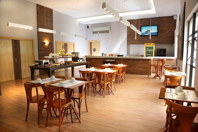 Imagen del bar/restaurante del Hotel Dexter. Foto 17