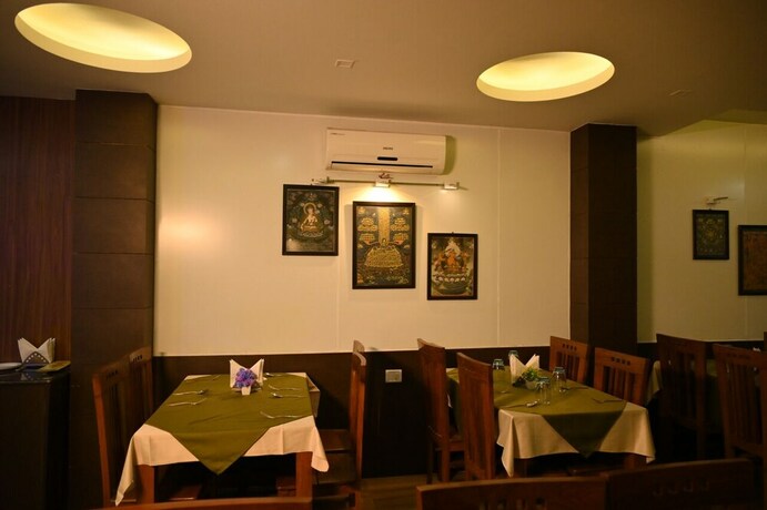 Imagen del bar/restaurante del Hotel Dh. Foto 17