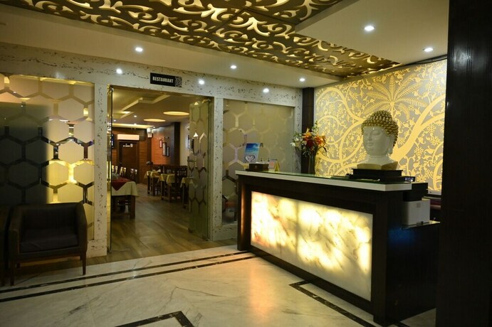 Imagen de los interiores del Hotel Dh. Foto 27